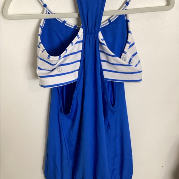 036 Lululemon Size 4 tank top with built in bra - Picture 3 of 3
